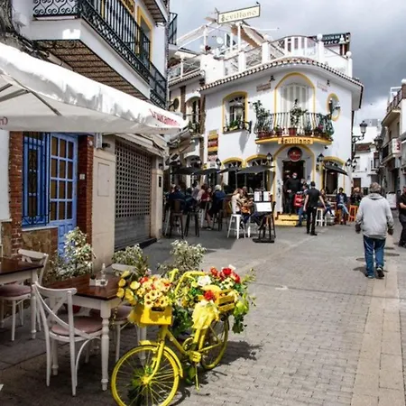Estudio Jimena Calahonda En El Centro De Lägenhet